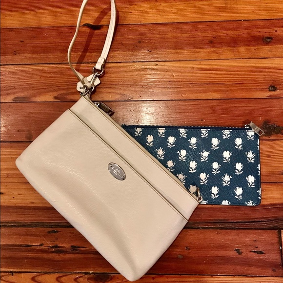 Rare Coach Wristlet with removable wallet - Picture 5 of 10